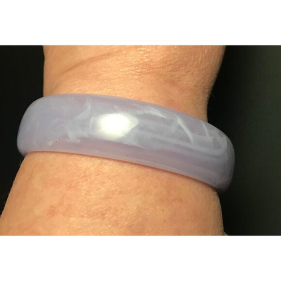 Vintage Translucent Marbled Pastel Purple Lucite Bangle Bracelet Mod - Picture 5 of 5